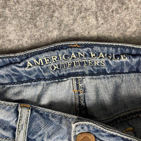 Women's American Eagle Outfitters Blue Distressed Jean Shorts Size 6 - Picture 3 of 6